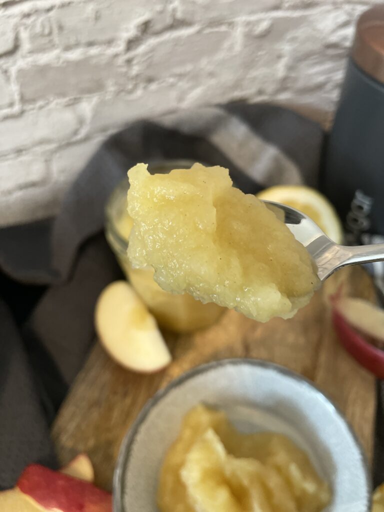 Reibekuchen mit Apfelmus